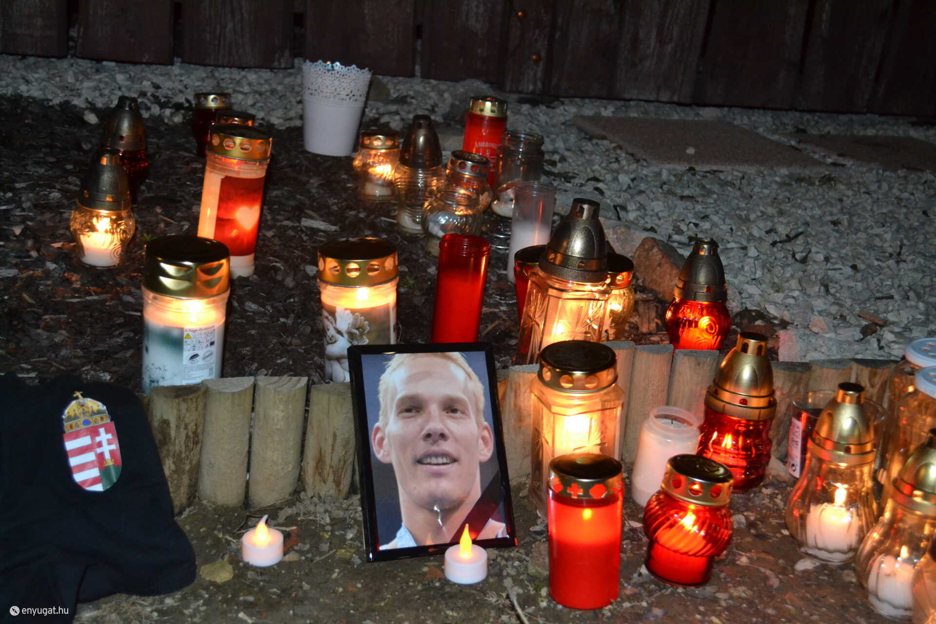 Gyűltek az emlékezet gyertyái. 