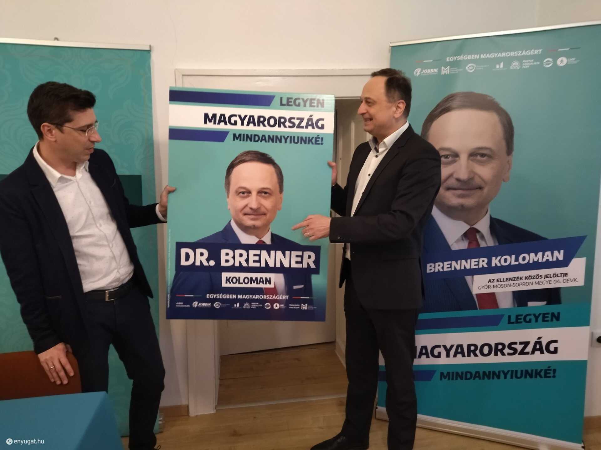 Lukács László György  és Brenner Koloman a pénteki sajtótájékoztatón. Nem csak plakátokon vannak jelen. 