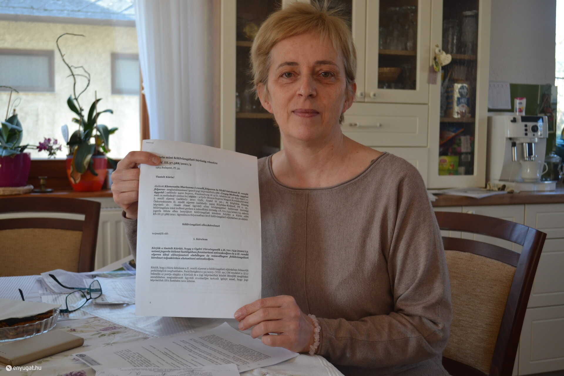 Nickl Istvánné azért is örül a bíróság ítéletének, mert egyértelmű üzenetet hordoz: az embernek érdemes harcolni az igazáért. 