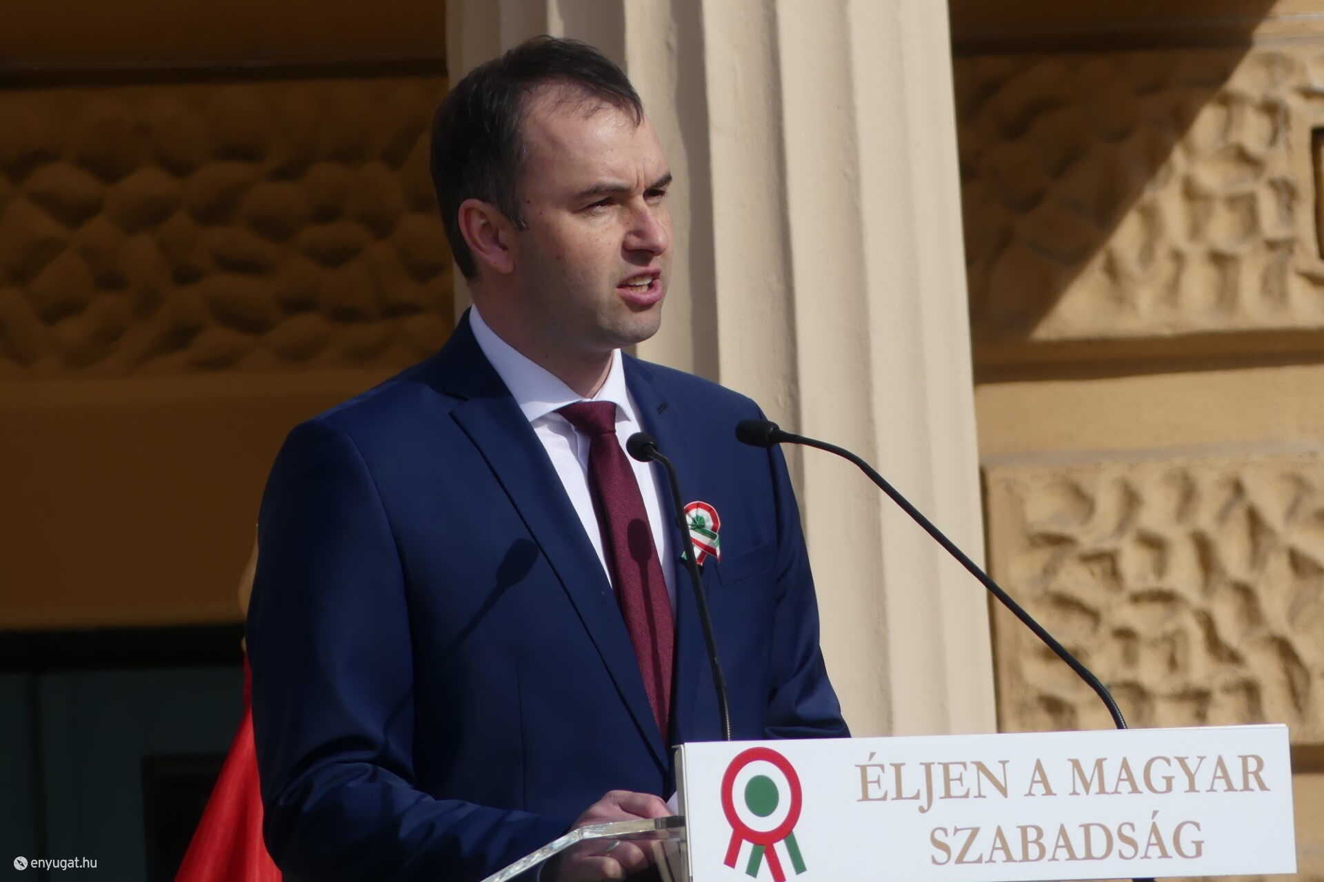 Barcza Attila beszéde közben március 15-én