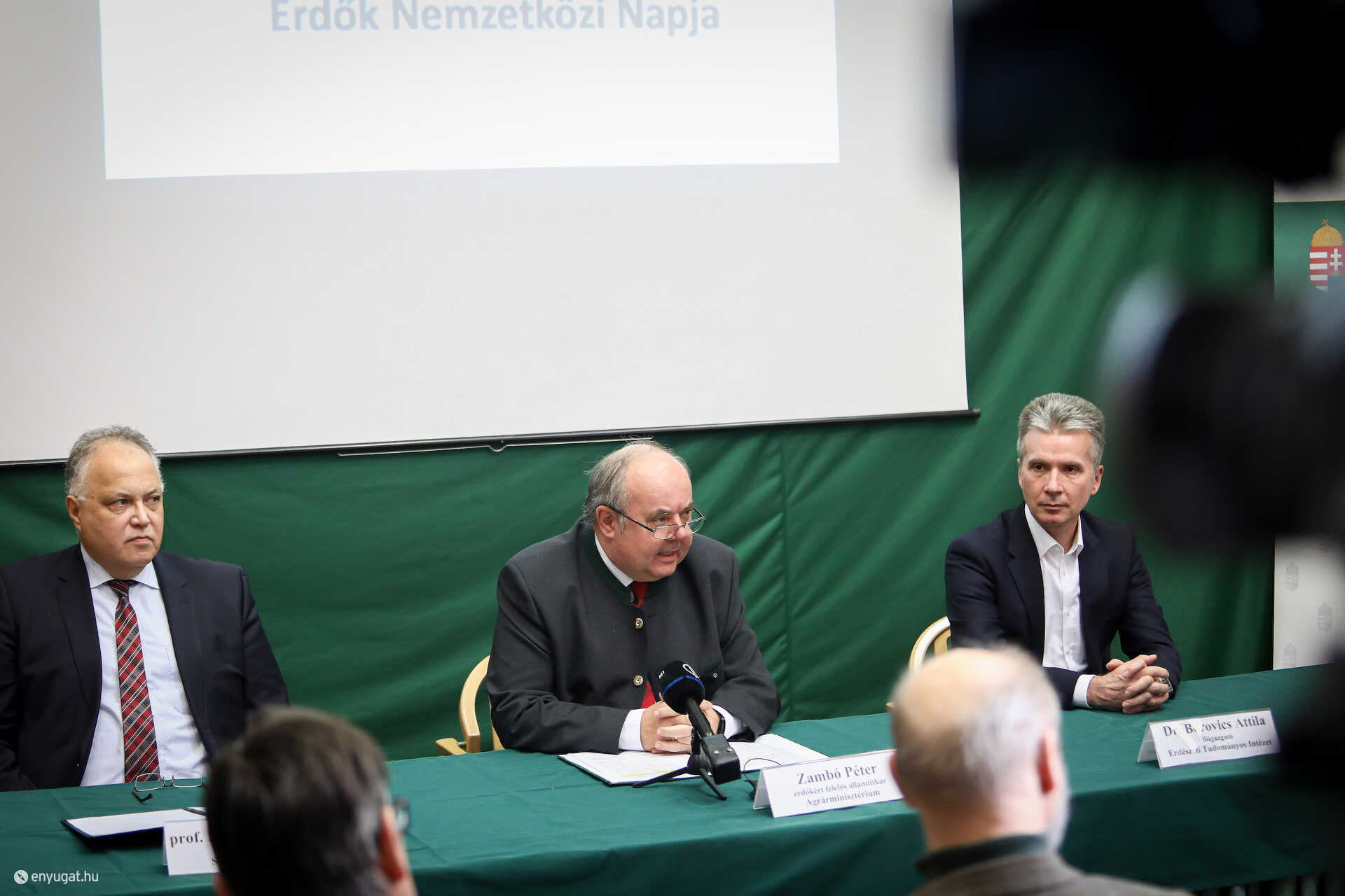 Dr. Fábián Attia, Zambó Péter és Borovics Attila a sajtótájékoztatón.