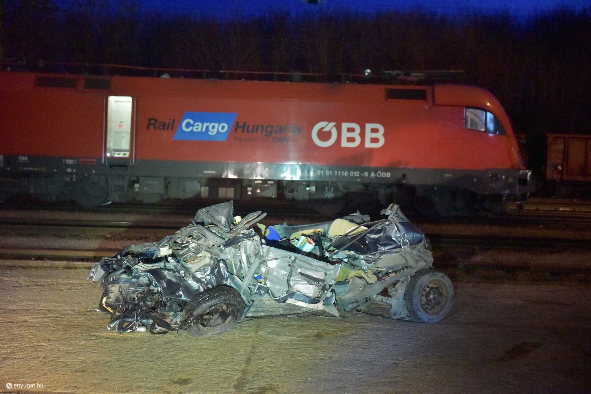 Azonnal meghalt a sofőr - Lancia hajtott tehervonat elé