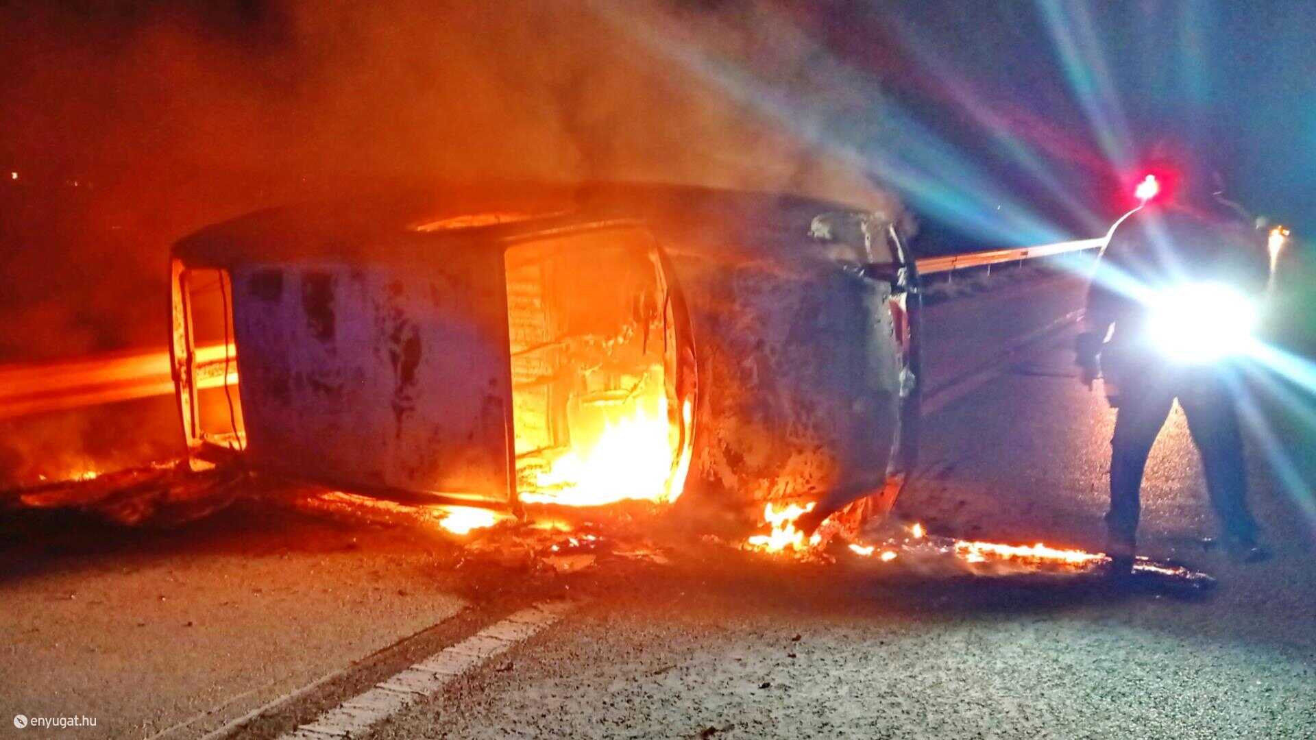 Trélerről eshetett le az autó - Fotó: Komárom-Esztergom MKI / Cserge Attila tű. őrnagy