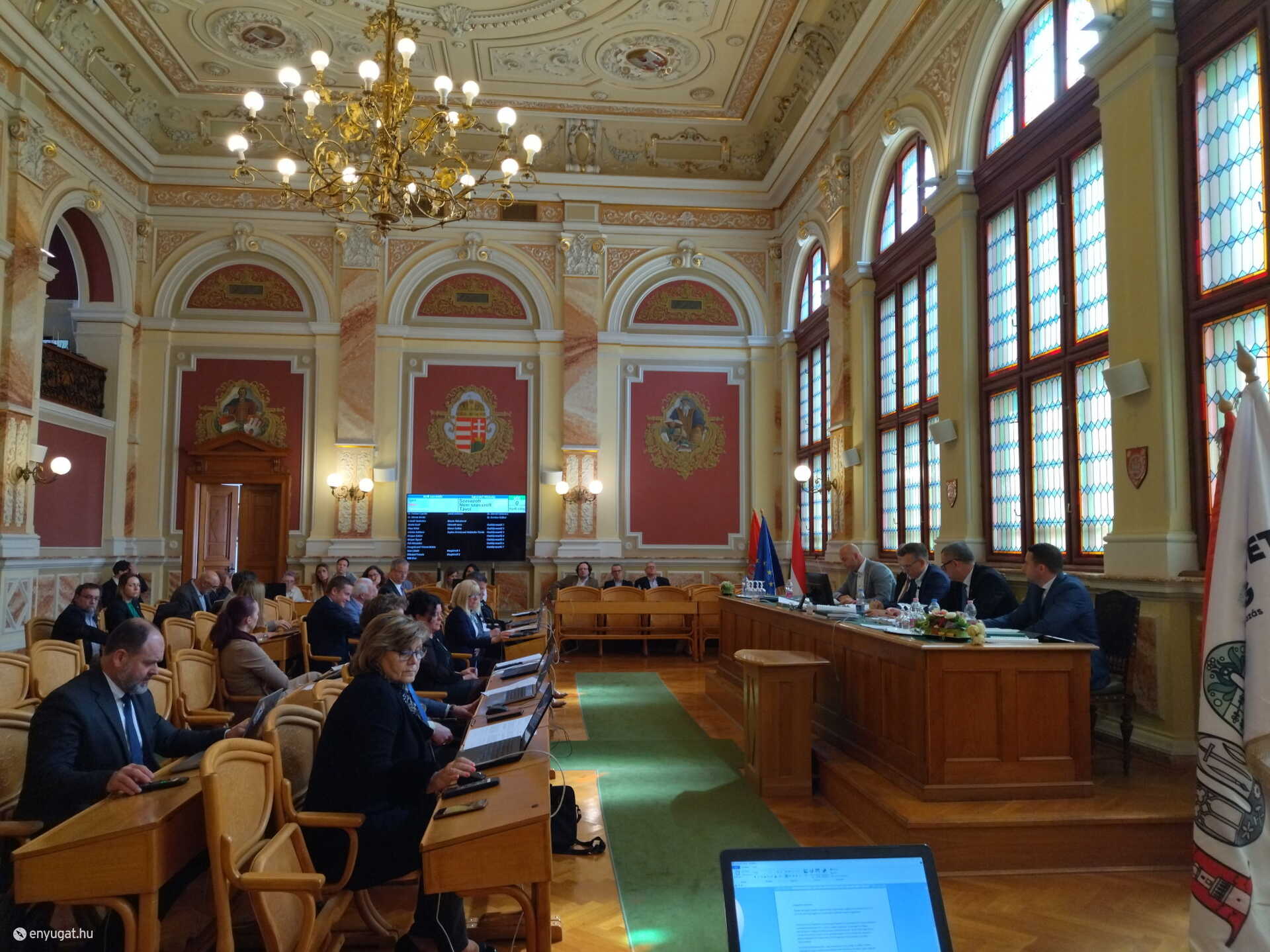 Közgyűlés 2022. április 28-án. Minden a megszokott mederben.
