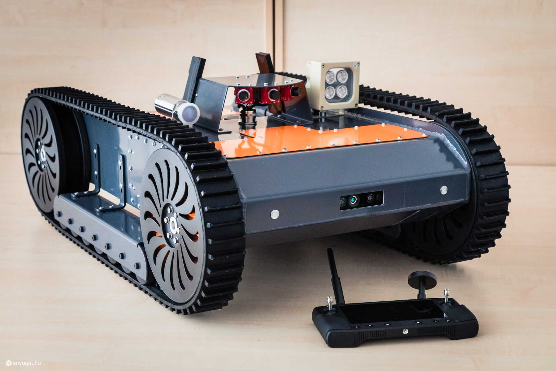 A SentryNode katasztrófavédelmi kárfelmérő robotplatform.