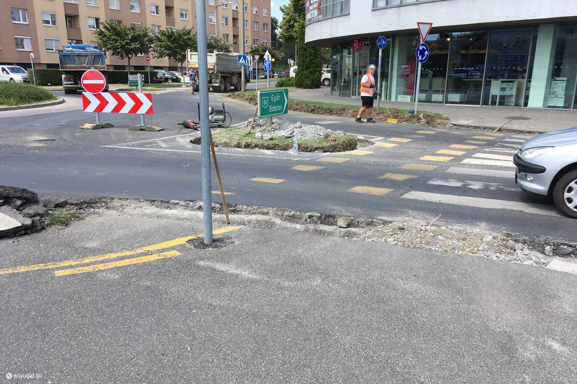 Útépítés a Csengery utca környékén