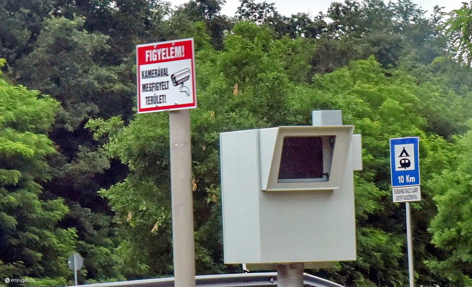 Rendszeres sebességmérés TrafIBox-ból, Sárvár határában - kikerültek a figyelmeztető táblák