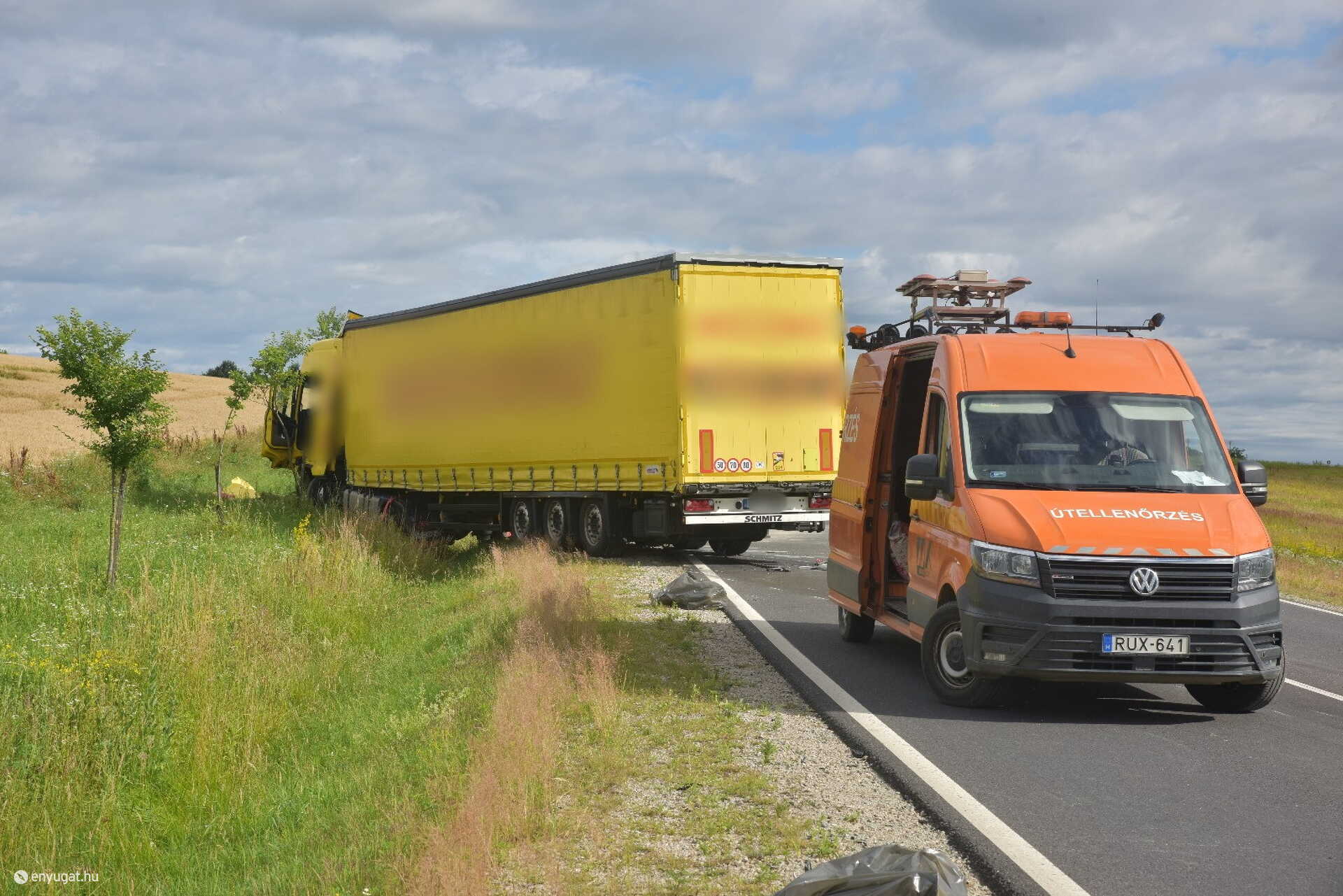 Meghalt az anya, kislánya válságos állapotban - Skoda hajtott Scania elé Zalalövő közelében