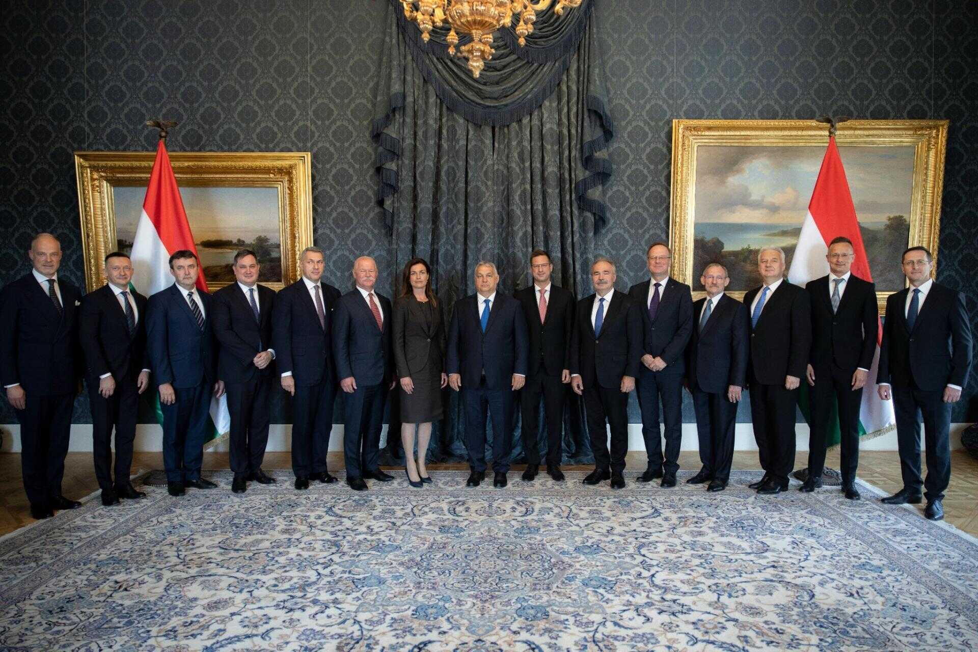 Az új Orbán-kormány a májusi eskütétel napján