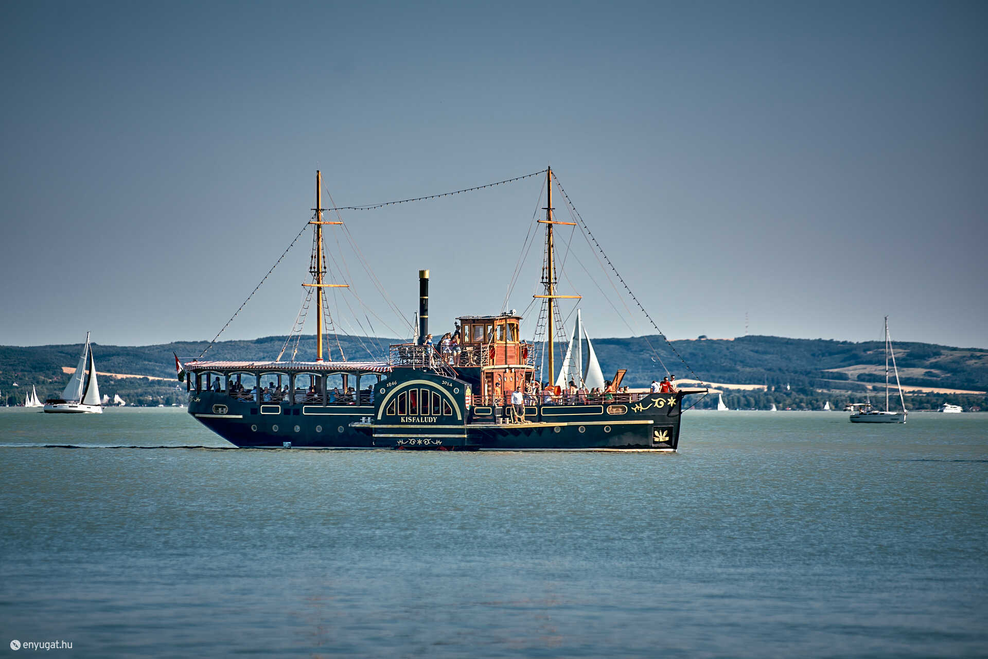 Gőzhajóval a Balatonon
