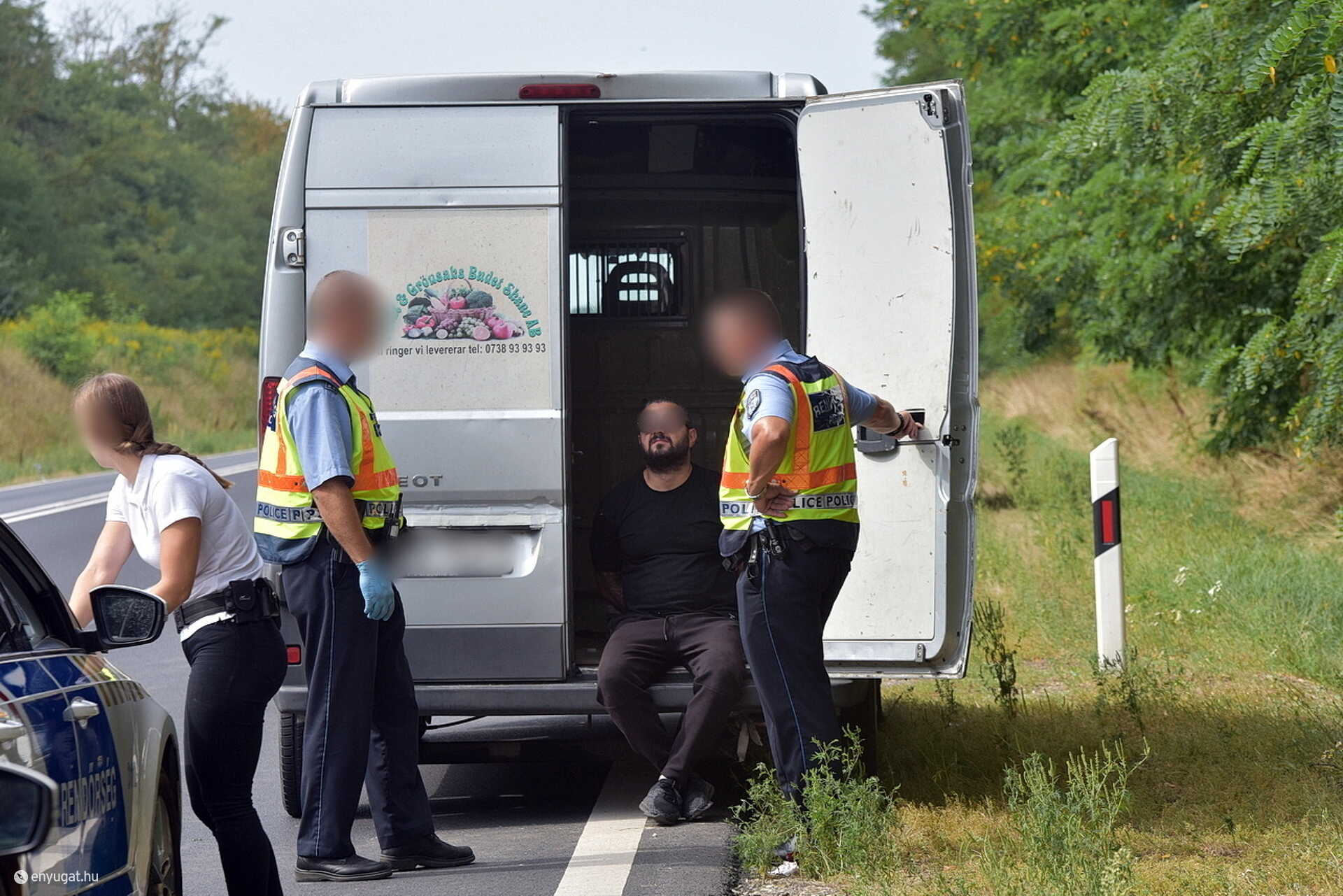Gyerekeket és nőket szállított zöldség helyett a 8-ason elfogott svéd embercsempész