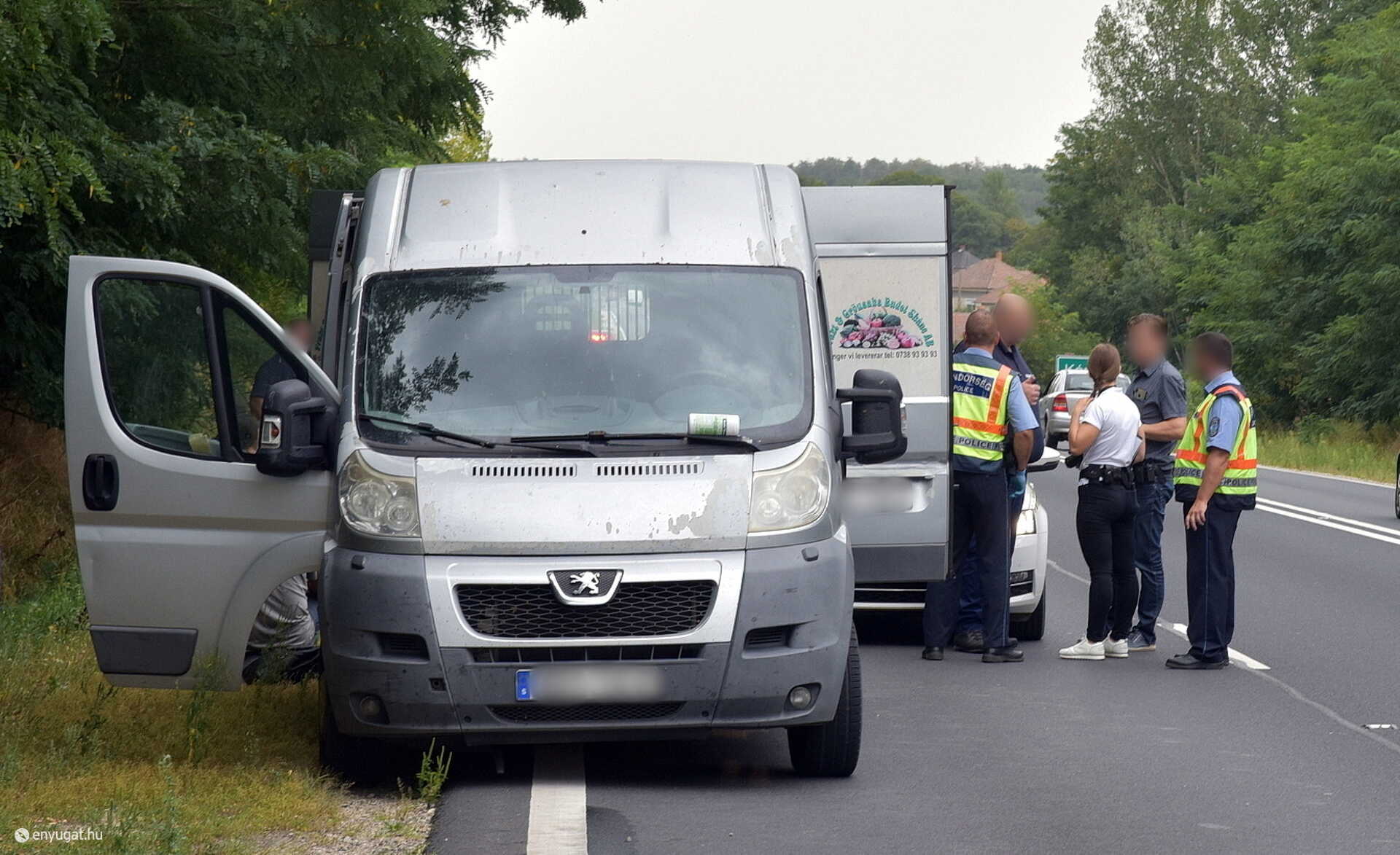 Gyerekeket és nőket szállított zöldség helyett a 8-ason elfogott svéd embercsempész