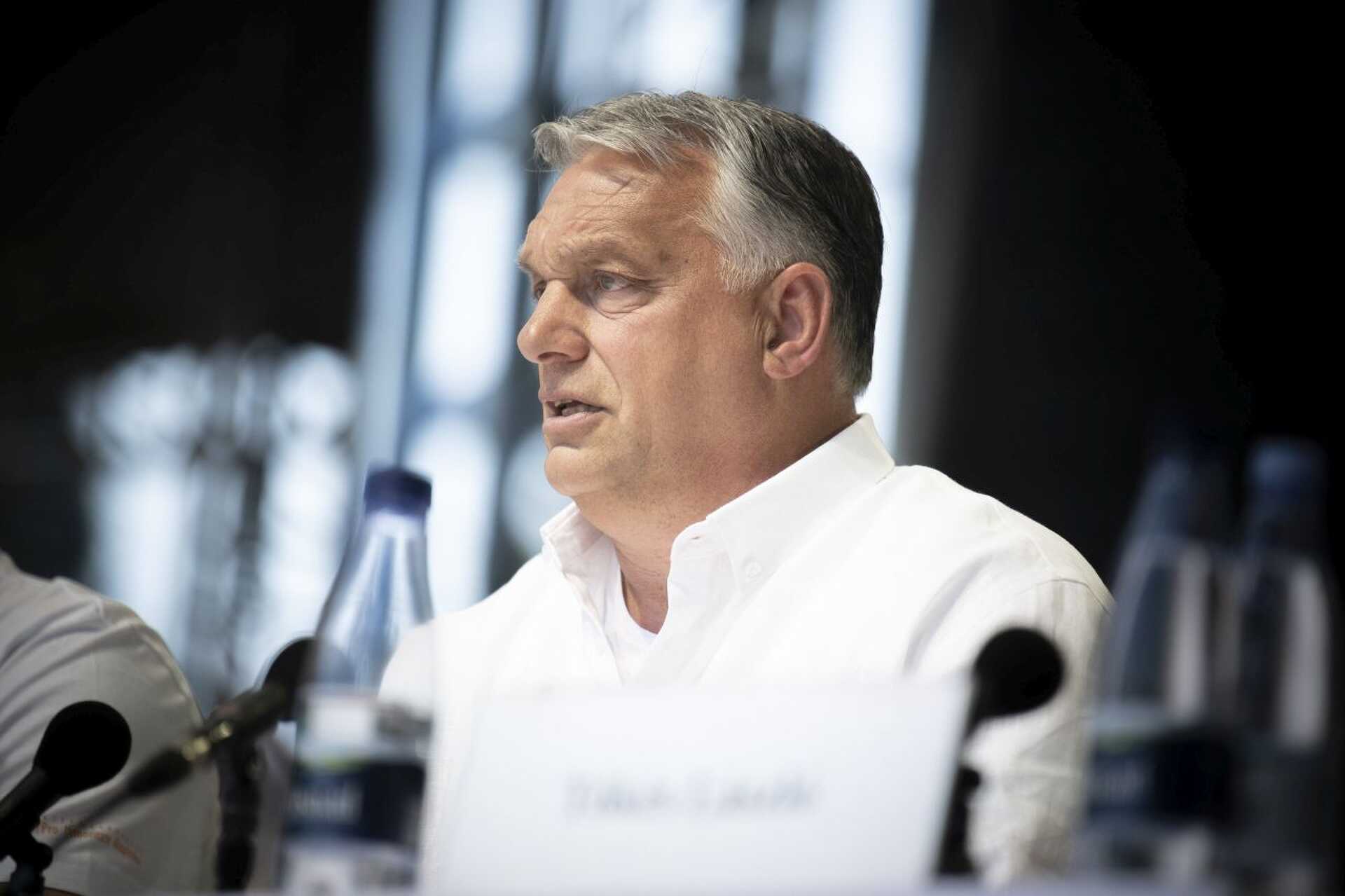 Orbán Viktor jegyzi a határozatot