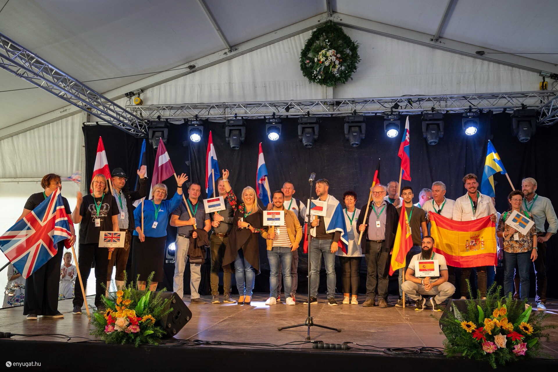 A szüreti sátorban is köszöntötték a vendégeket.
