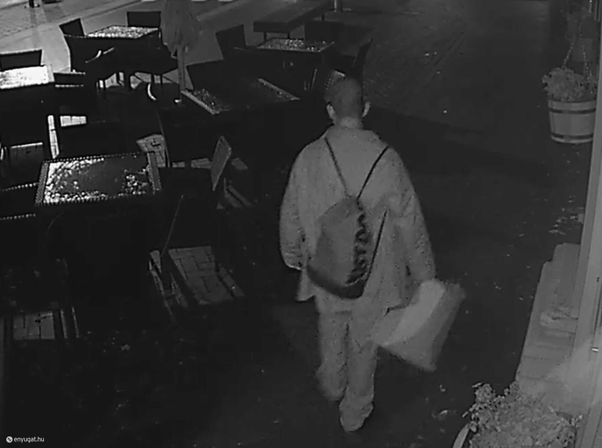 A közeli kamera felvétele: ezt a férfit keresik a rendőrök.