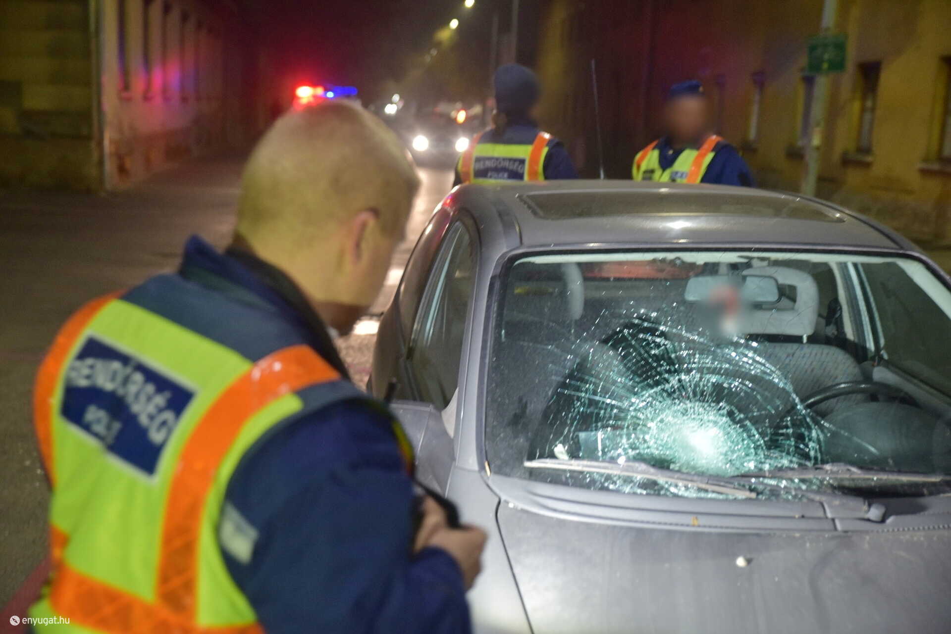 Kiskorú lányt ütött el egy Opel Kőszegen, gyalogátkelőhelyen
