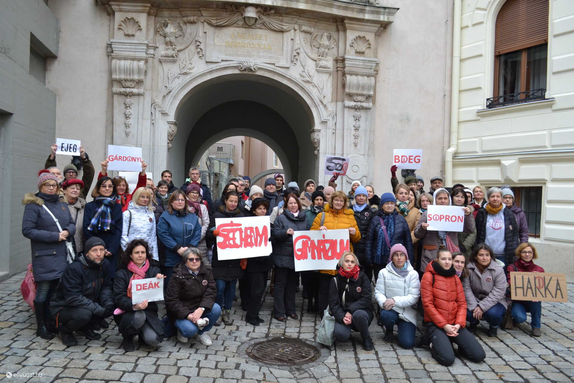 Szinte minden iskolából állt támogató a polgári elégedetlenséget vállalók mögött.