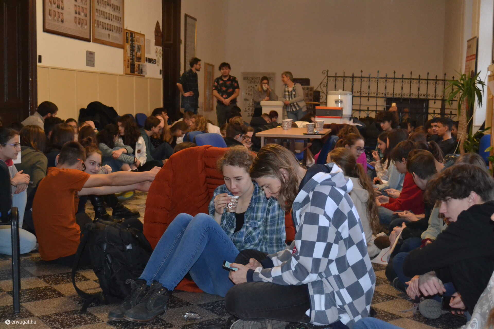 A Líceumban a diákok is kifejezték véleményüket: ha nincs tanár, nincs jövő.