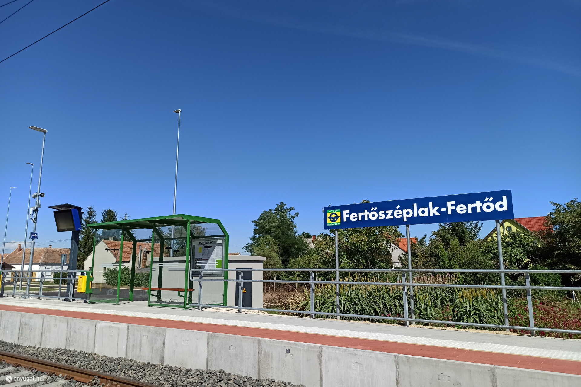 Fertőszéplak-Fertőd vasúti megállóhely felújítás után