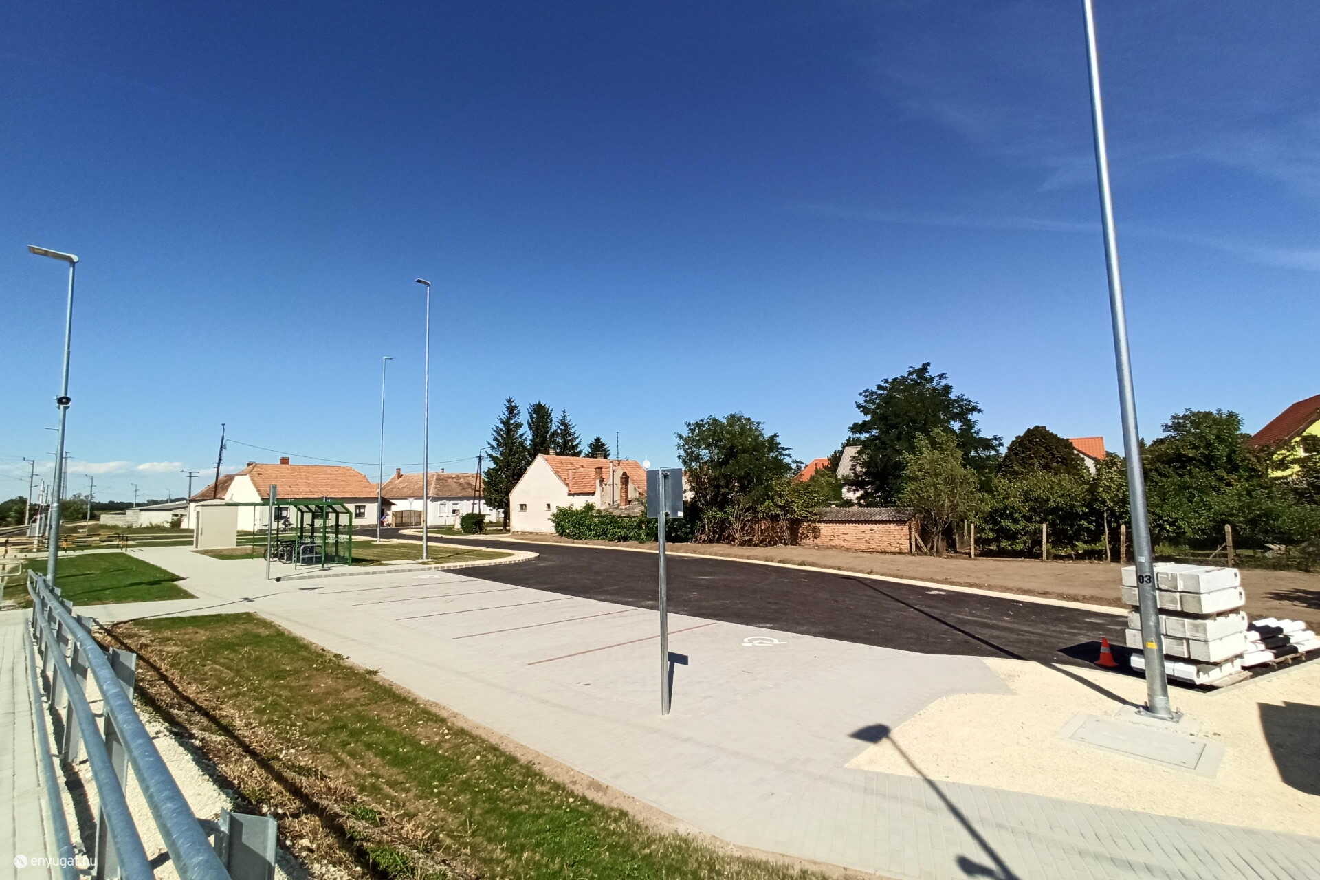 Fertőszéplak-Fertőd vasúti megállóhely felújítás után