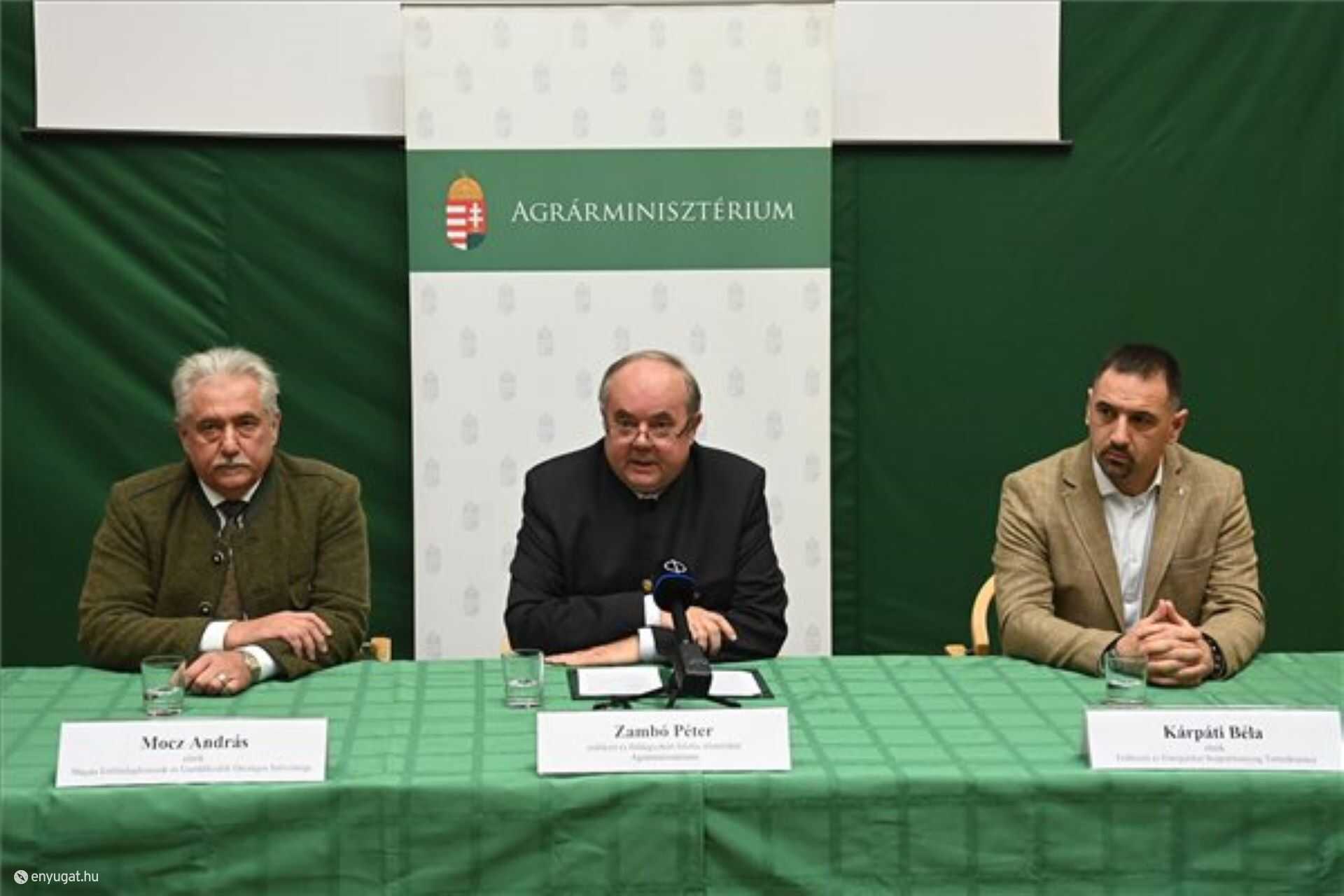 Mocz András, Zambó Péter és Kárpáti Béla a tájékoztatón.