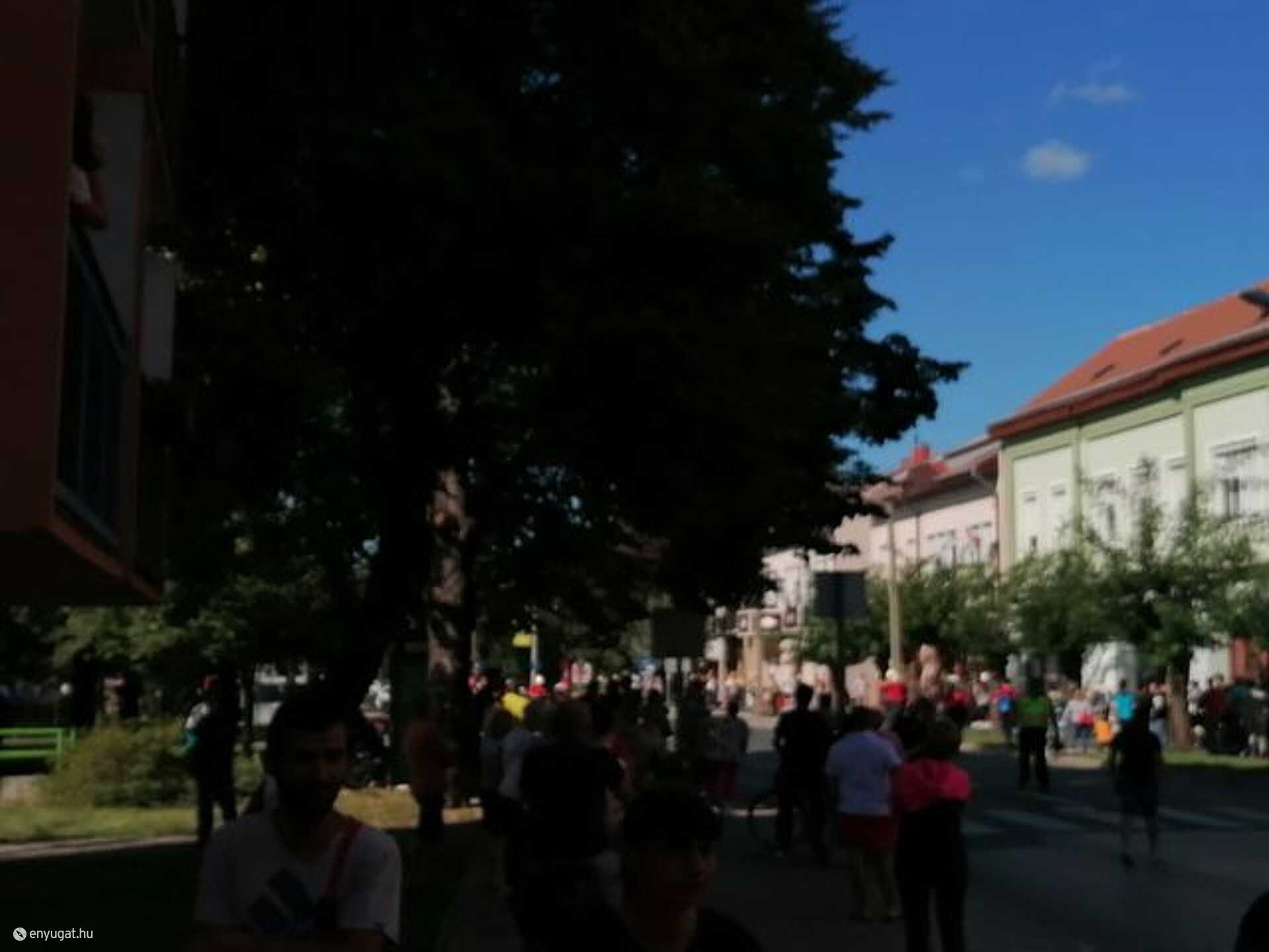 Kiugrott a tizenegyemeletesből egy fiatal férfi Celldömölkön