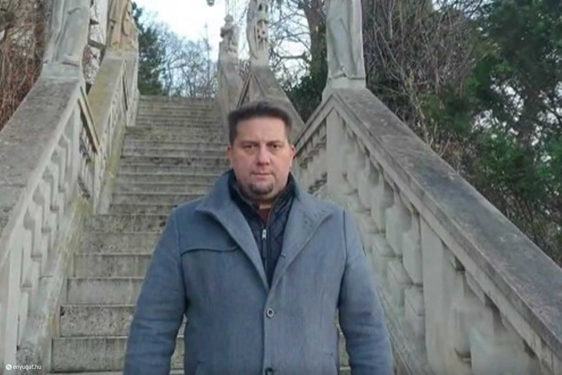 Rátkovics Roland Zsolt, a Jobbik soproni alapszervezetének alelnöke belvárosi sétára hívta a kormánytagokat. 