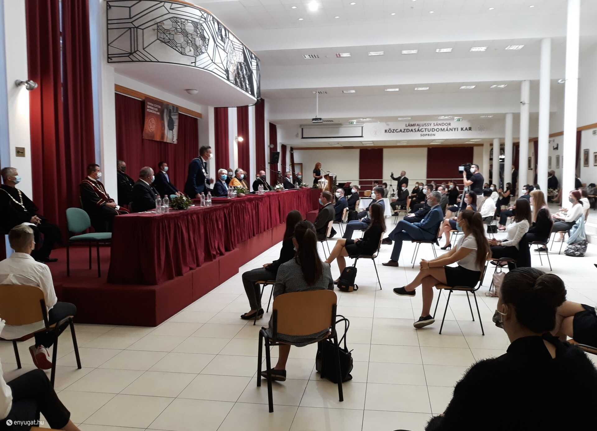 A Benedek-kar évnyitója volt egyben az egyetem központi tanévnyitója.