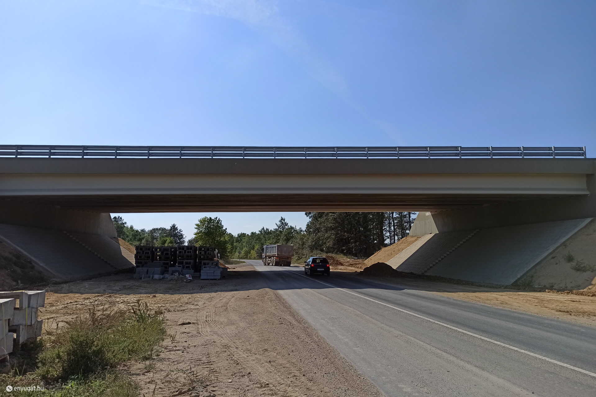 Felüljáró a 861-es számú főút fölött