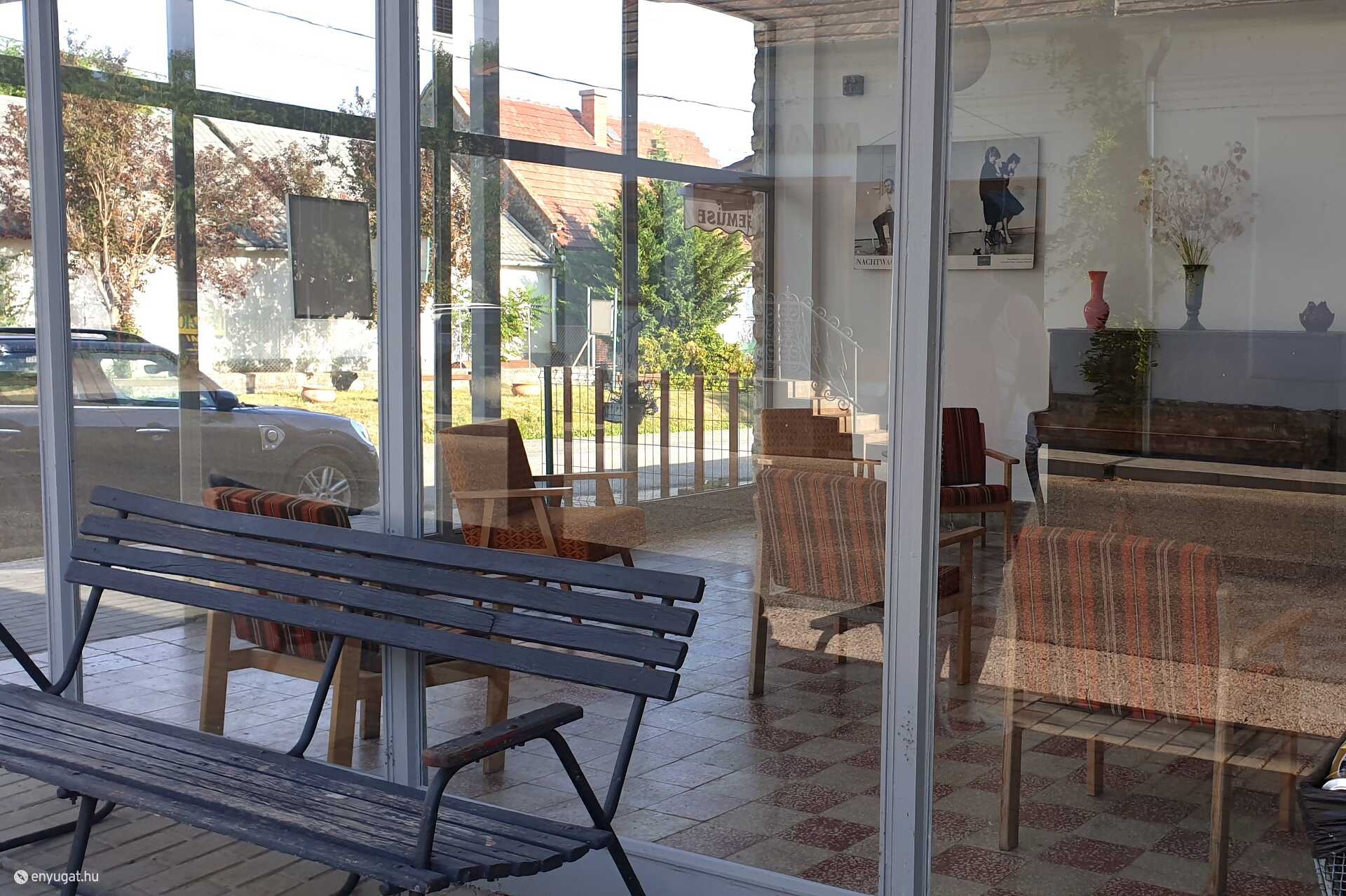 A köveskáli zenélő buszmegálló