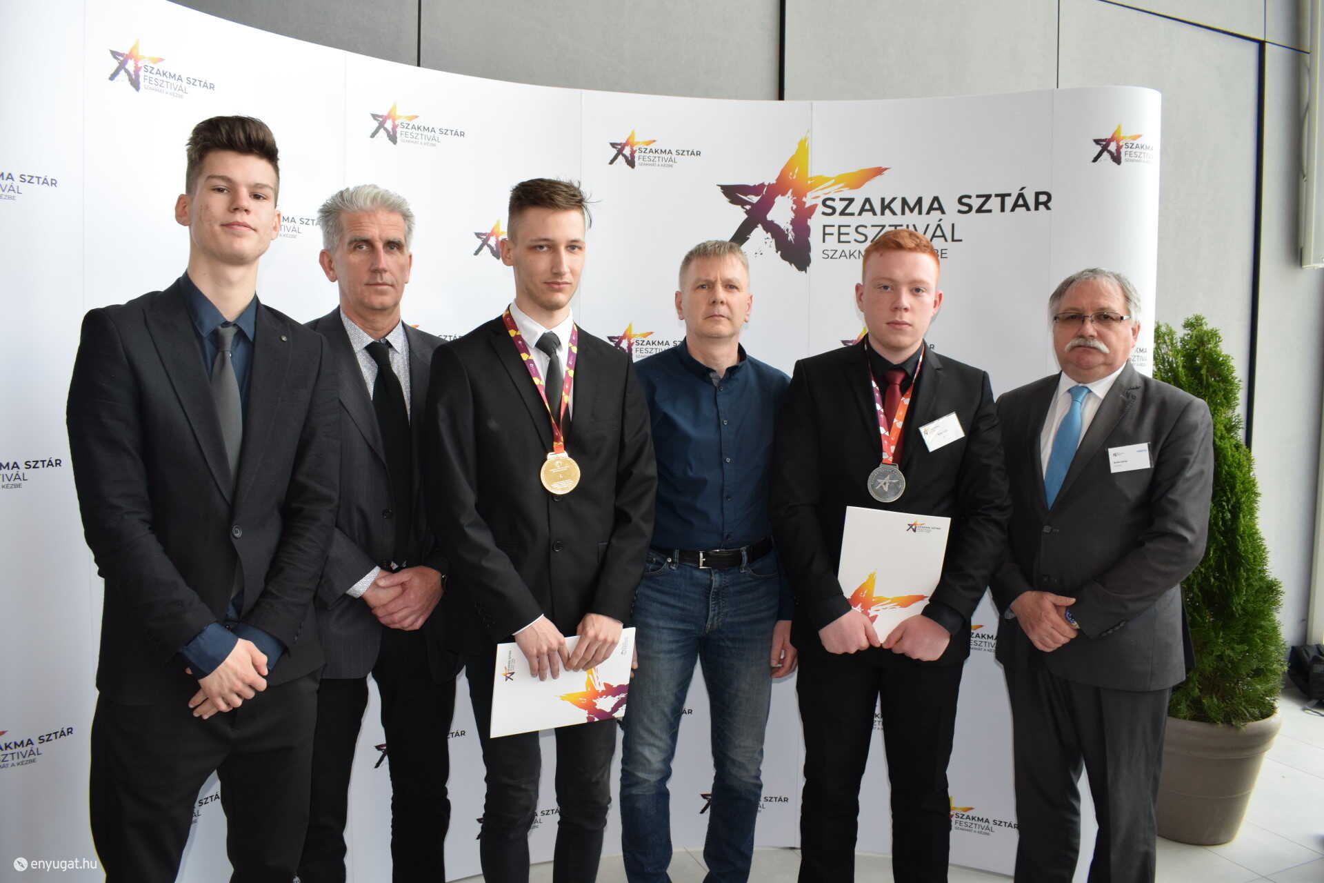 A Vas-Villa’ tanulói és oktatói a díjkiosztón.