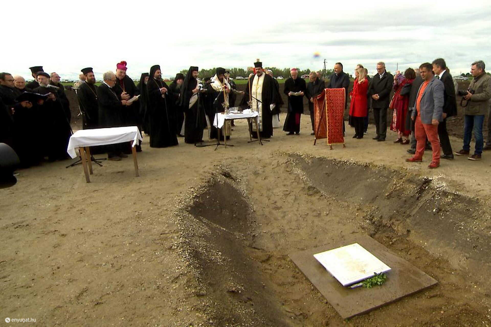 Minden akadály elhárult, letették az alapkövet.