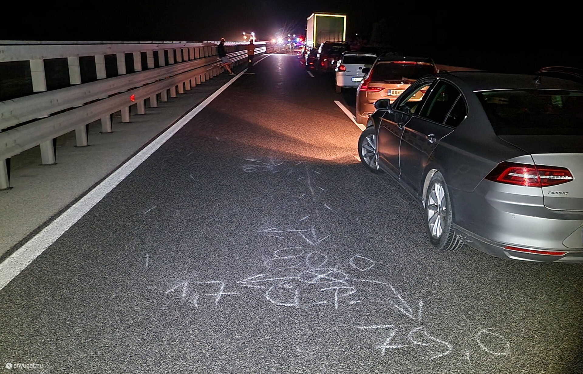 A sávot váltó Hona motor ütközött a mellette elhaladó BMW-vel