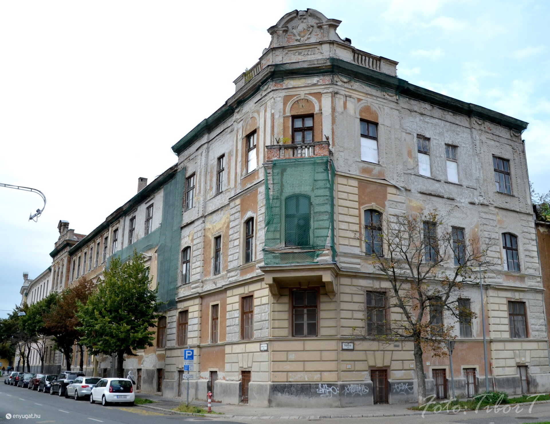 Nem ezt a sorsot érdemelné, nagy idők fontos tanúja az épület. 