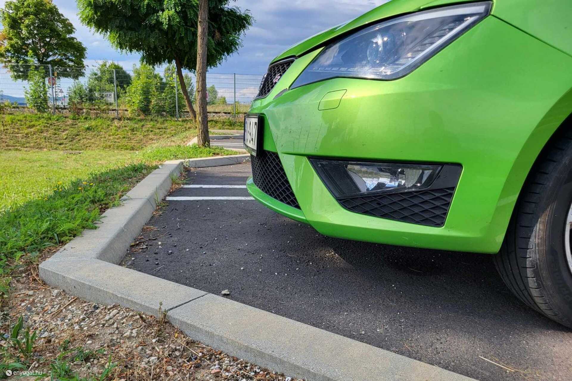 Szegélykövek az osztrák parkolókban