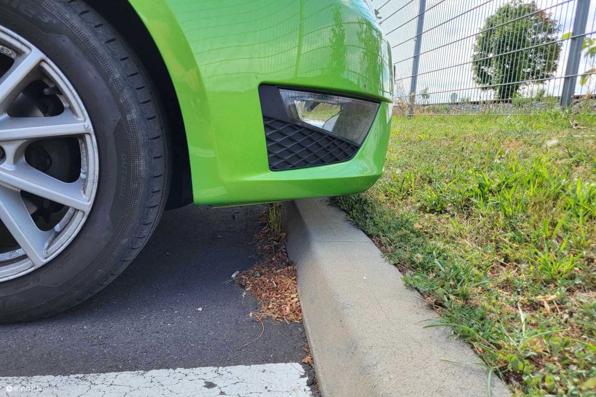 Szegélykövek az osztrák parkolókban