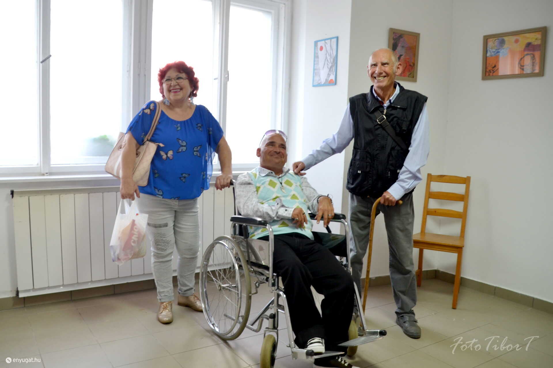 Nagy Valér és szülei örülnek a kiállítás sikerének. 
