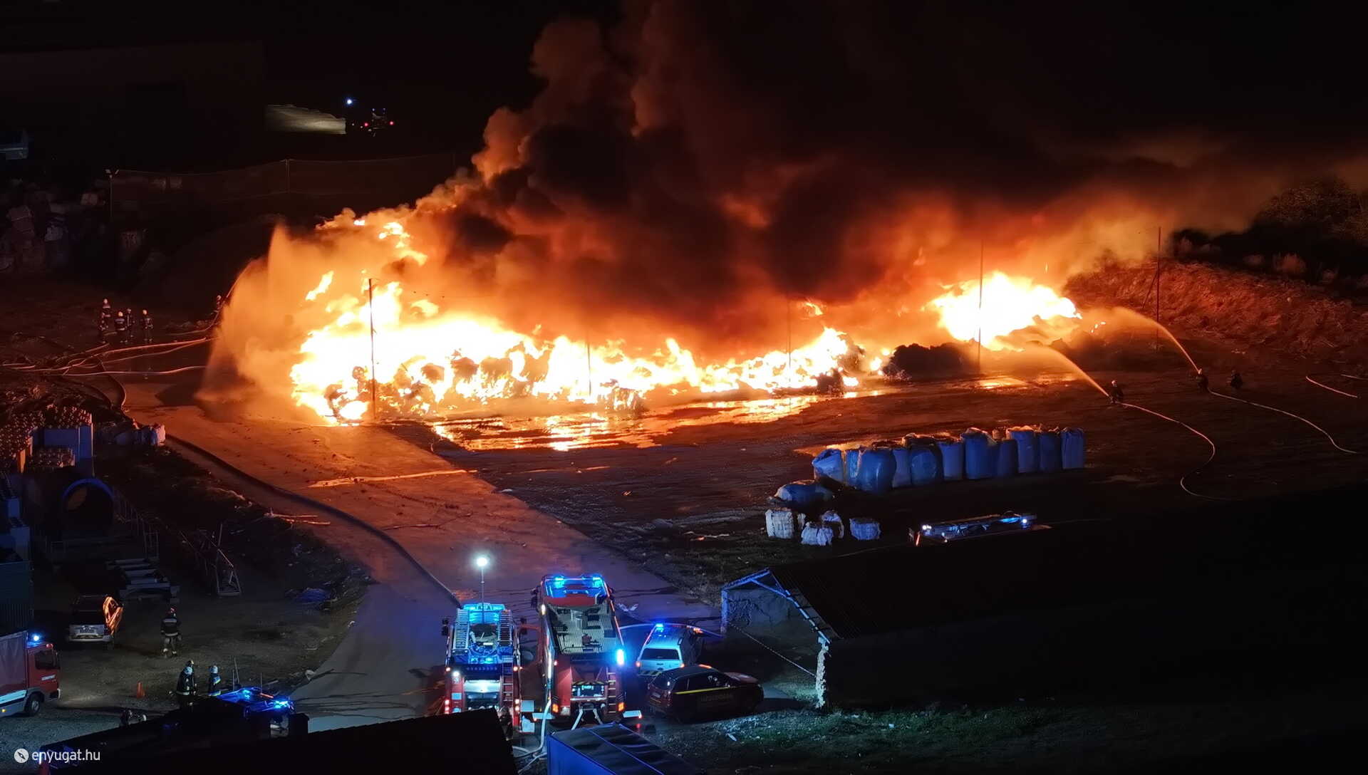 Egy hulladékfeldolgozóban keletkezett tűz Szemenye közelében Fotó: 112Press