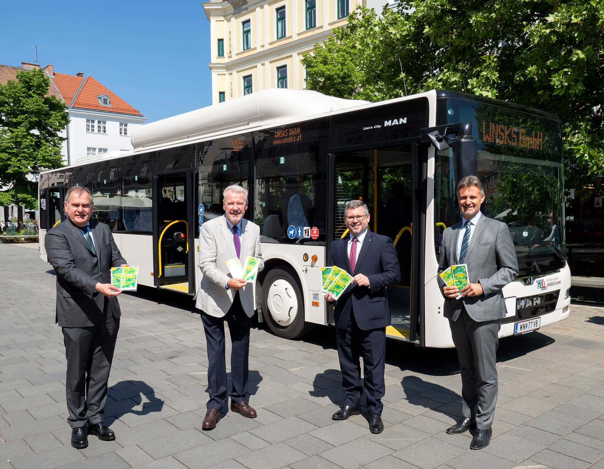 Franz Dinhobl, mobilitásért felelős városi tanácsos, Klaus Schneeberger, polgármester, Ludwig Schleritzko, tartományi tanácsos és Wolfgang Schroll, a VOR vezérigazgatója
