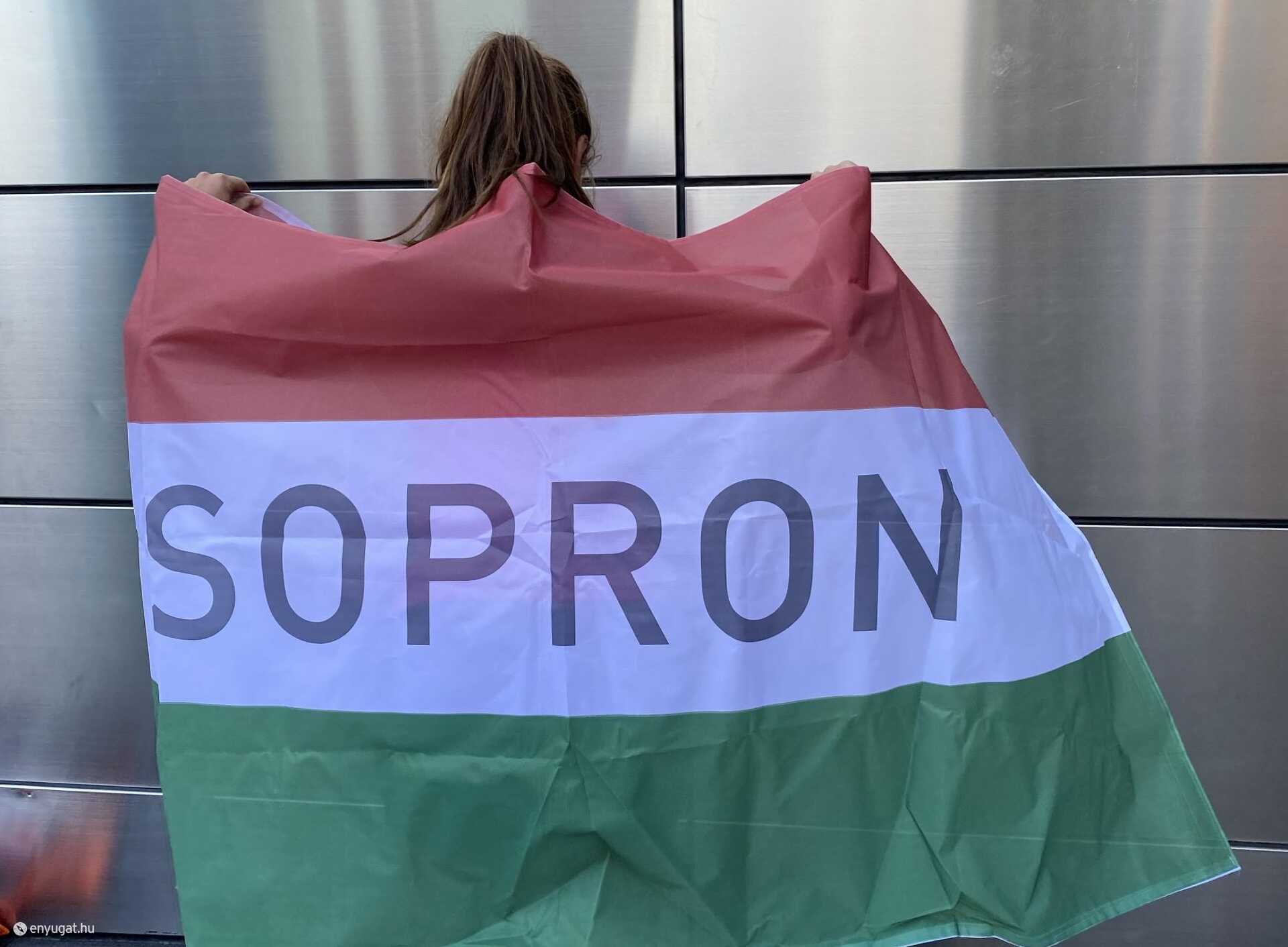 New York-ban is soproni...