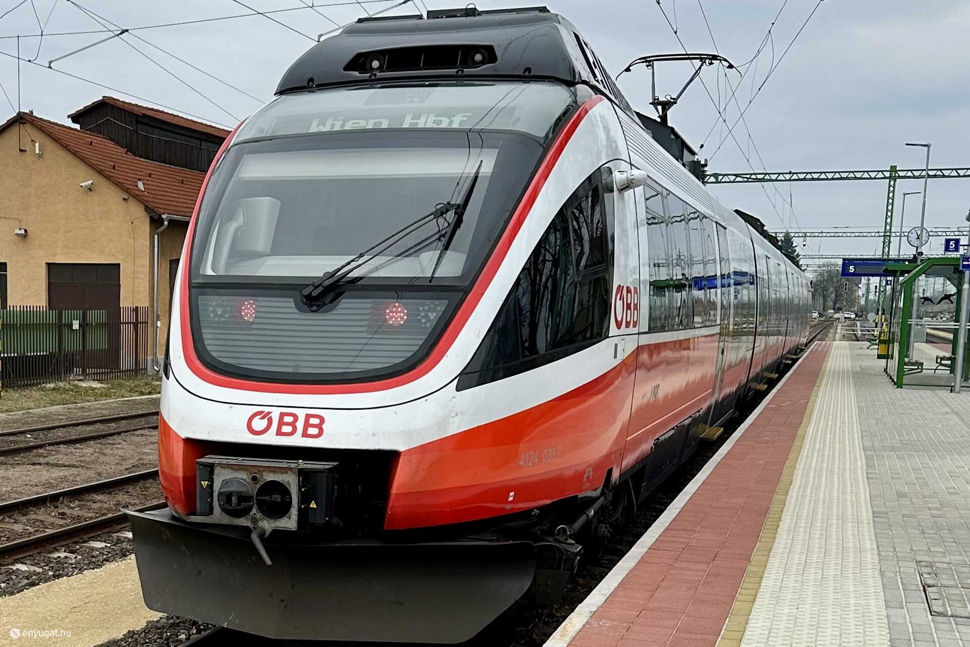 Ilyen egy REX63 a Fertőszentmiklós-Bécs vonalon.