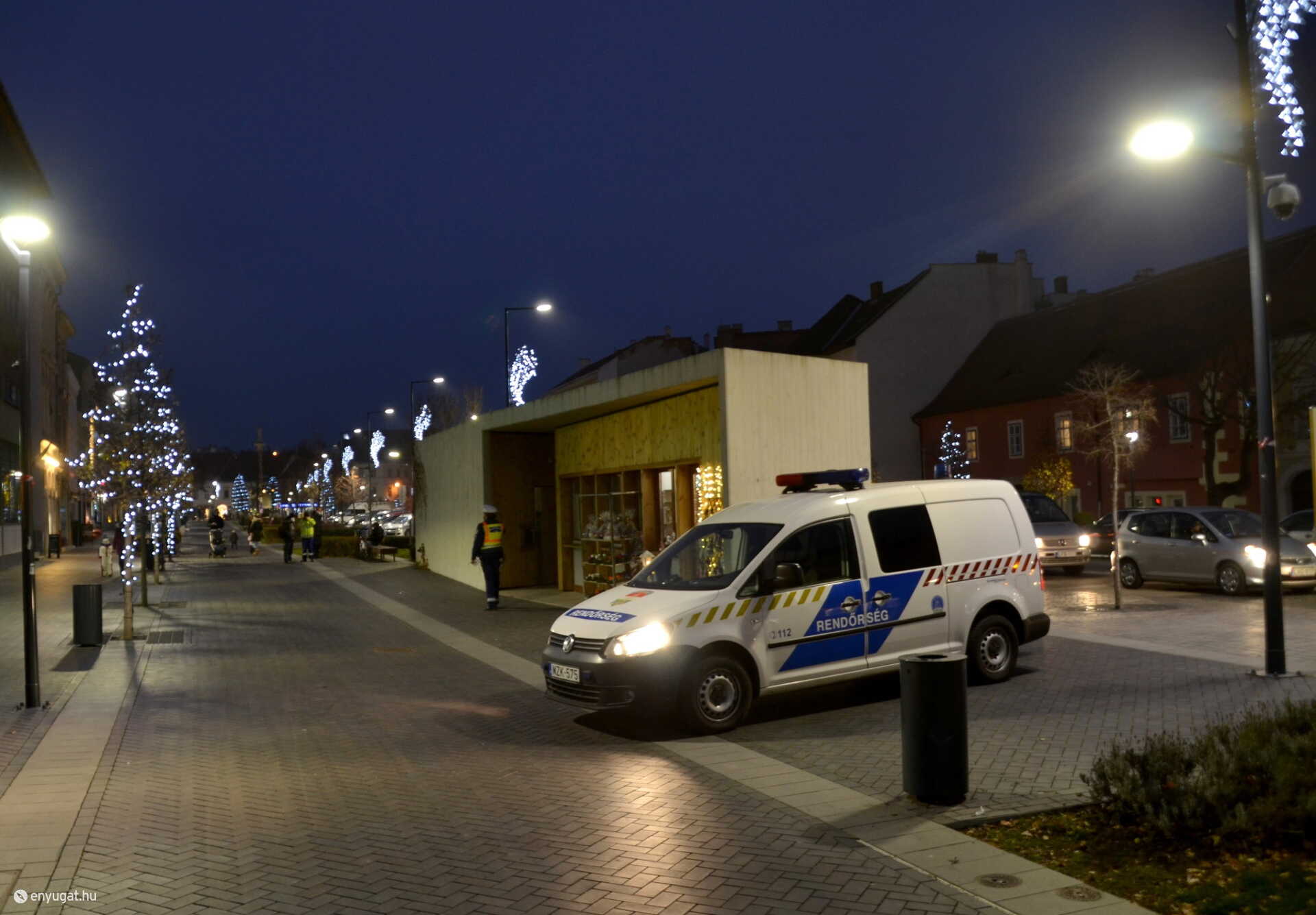 Komolyabb baja nem lehetett, mert a kórház után a rendőrségre vitték.