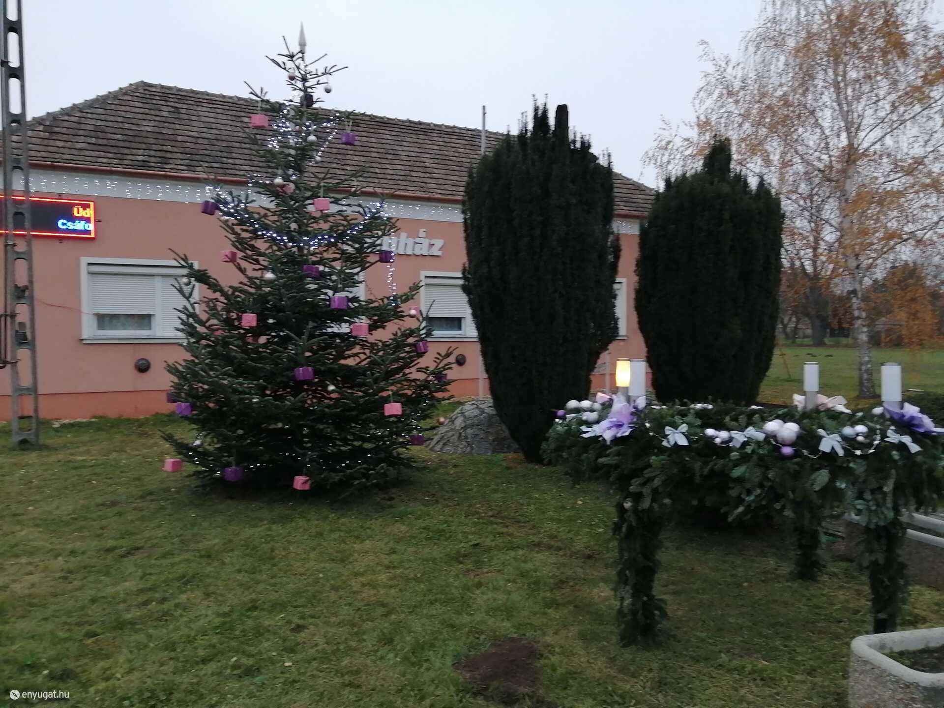 A hagyományos díszítés is szép lett Csáfordjánosfán.