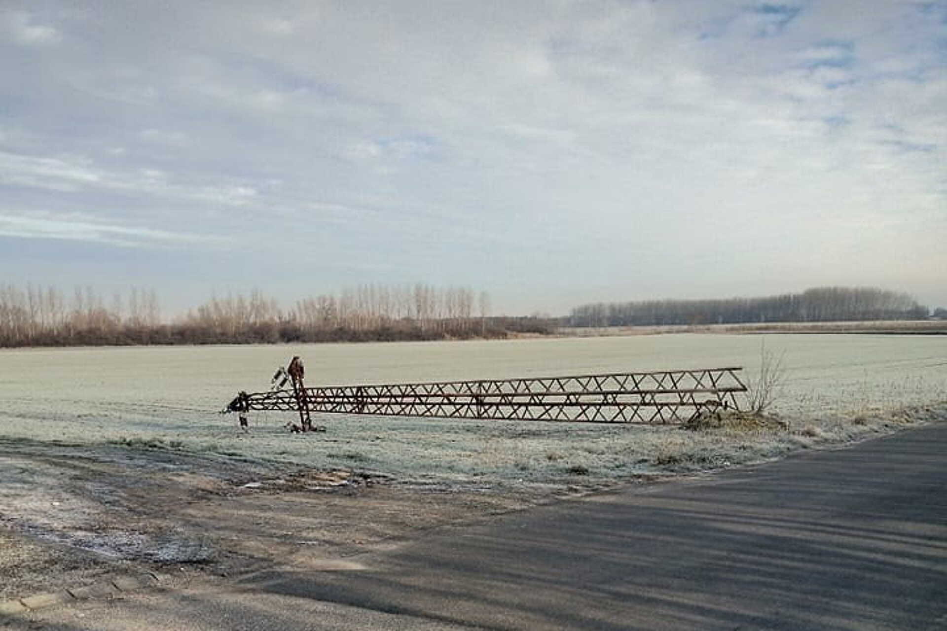 Kidőlt oszlop Pinnyén