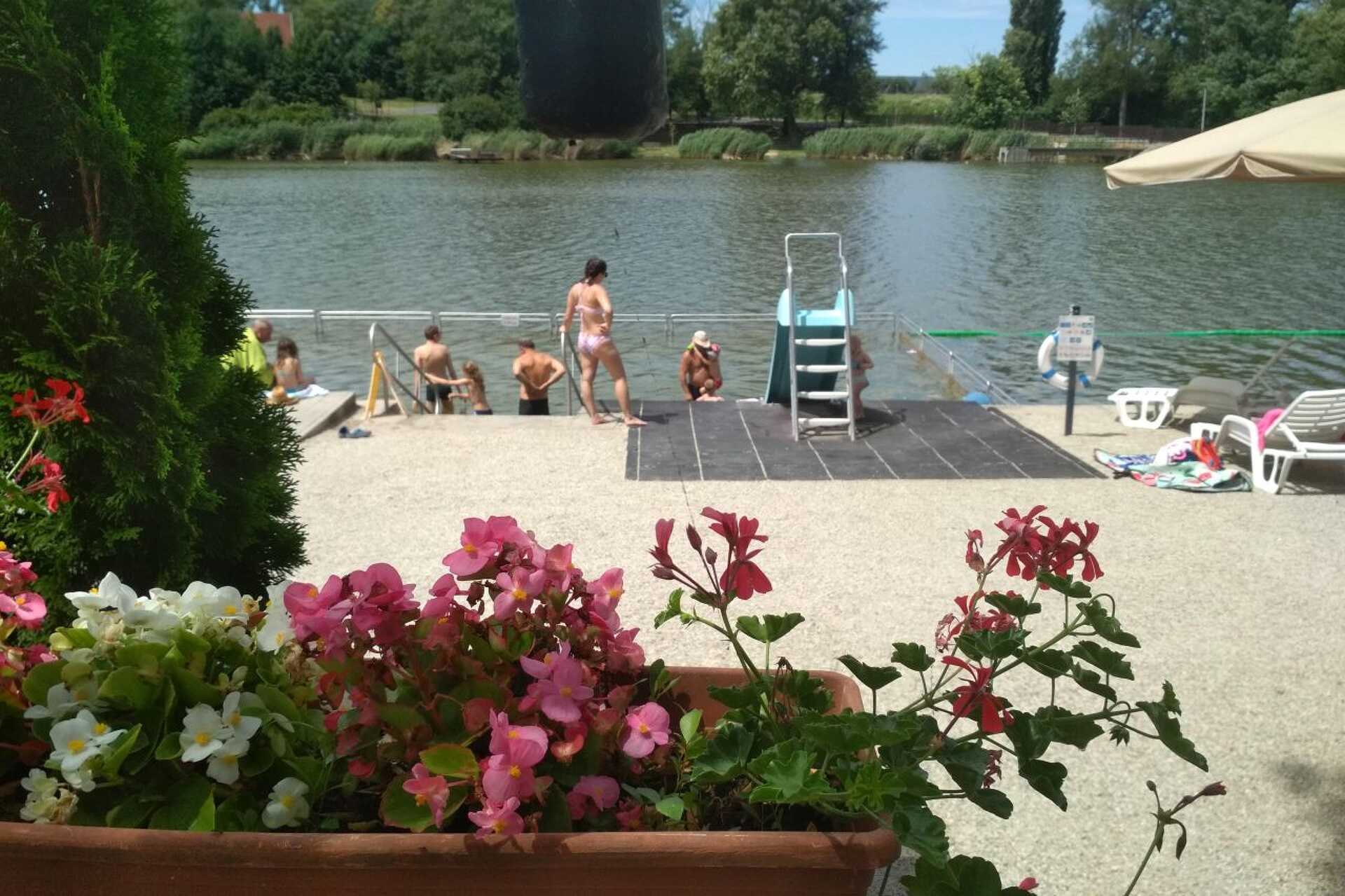 Tómalom, strand