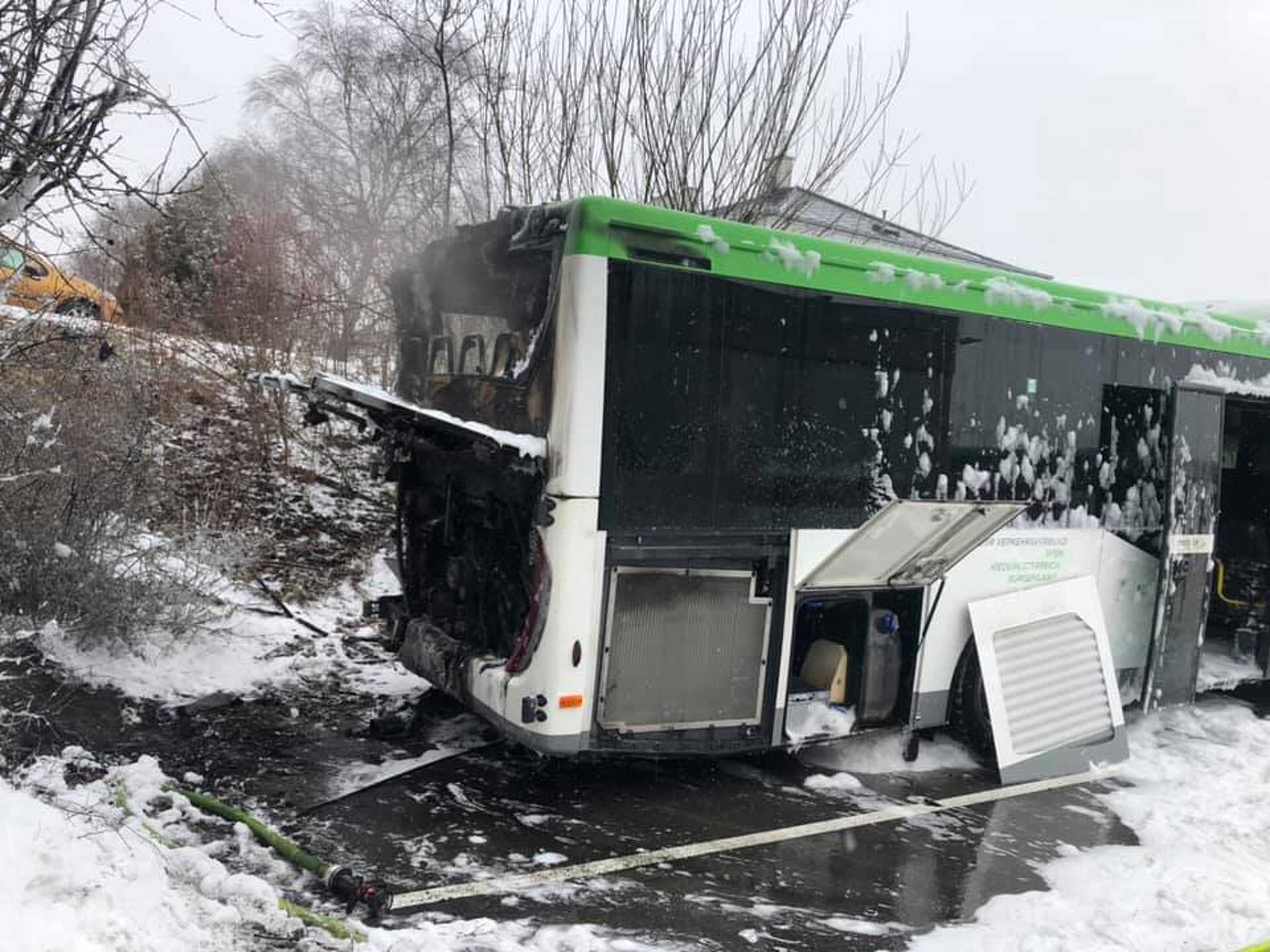 Kigyulladt busz oltás után