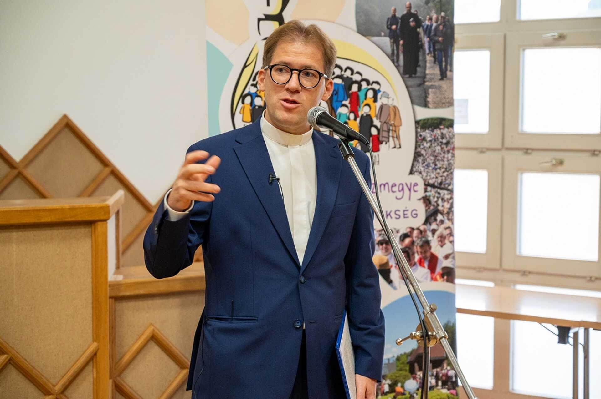 Németh előadást tart