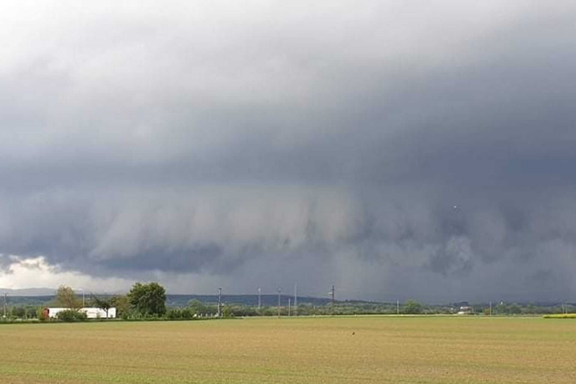 Jön a vihar az Alpokaljára.
