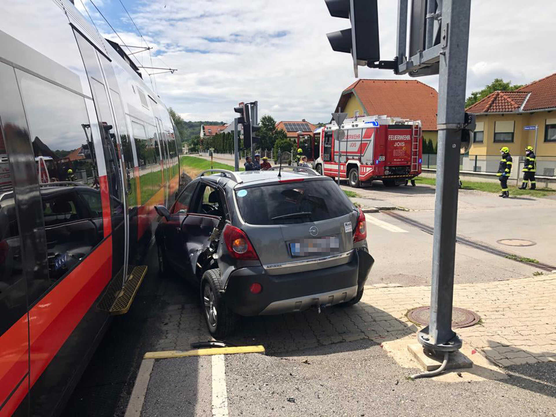 Autónak ütközött egy motorvonat Nyulason