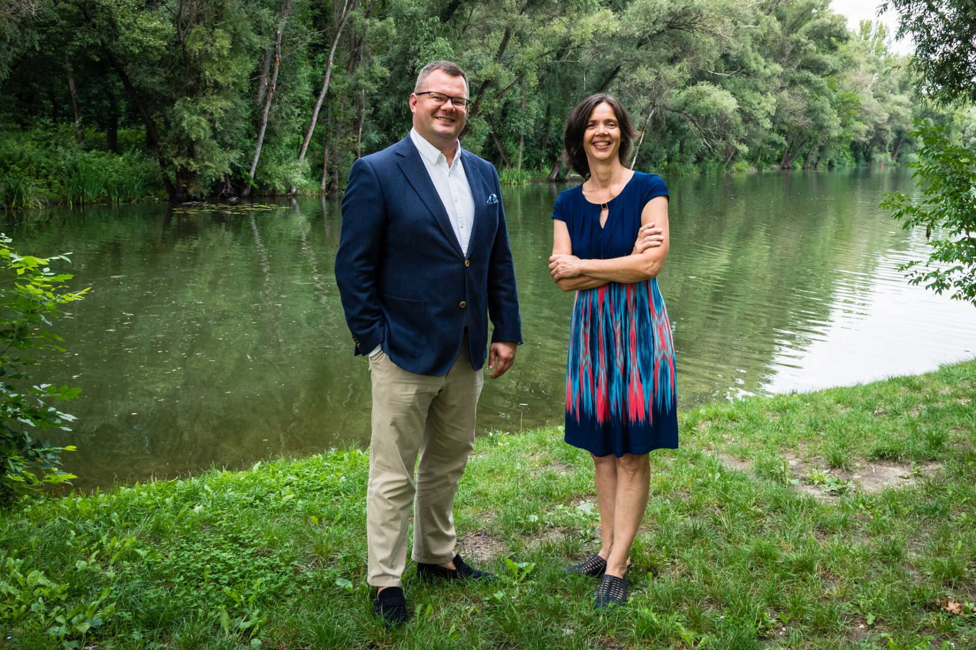 Dr. Fekete Dávid és dr. Bene Katalin a Széchenyi István Egyetem melletti, festői szépségű Mosoni-Duna-holtágnál. 
